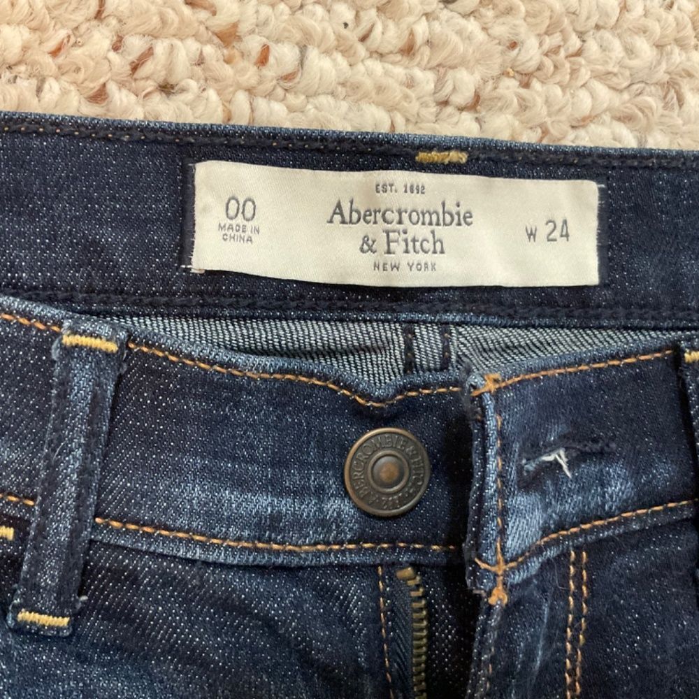 Abercrombie and Fitch dark wash cuffed denim shorts size 00/24 - Picture 3 of 5